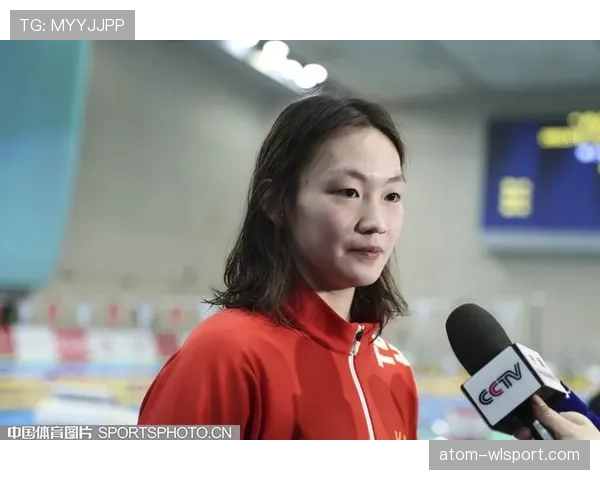 李冰洁比赛后秒变学霸，训练场上秒杀青春偶像？